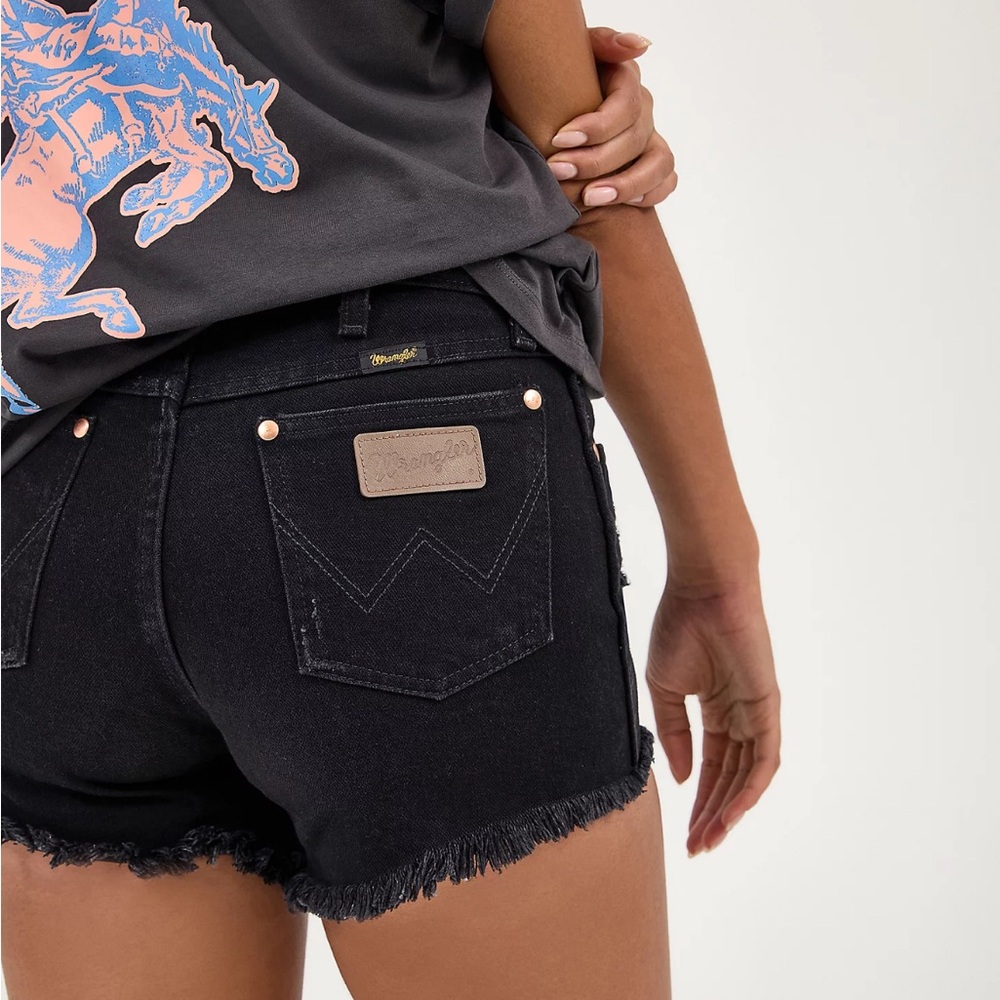 Wrangler Women's Dark Denim Jean Shorts Size 26